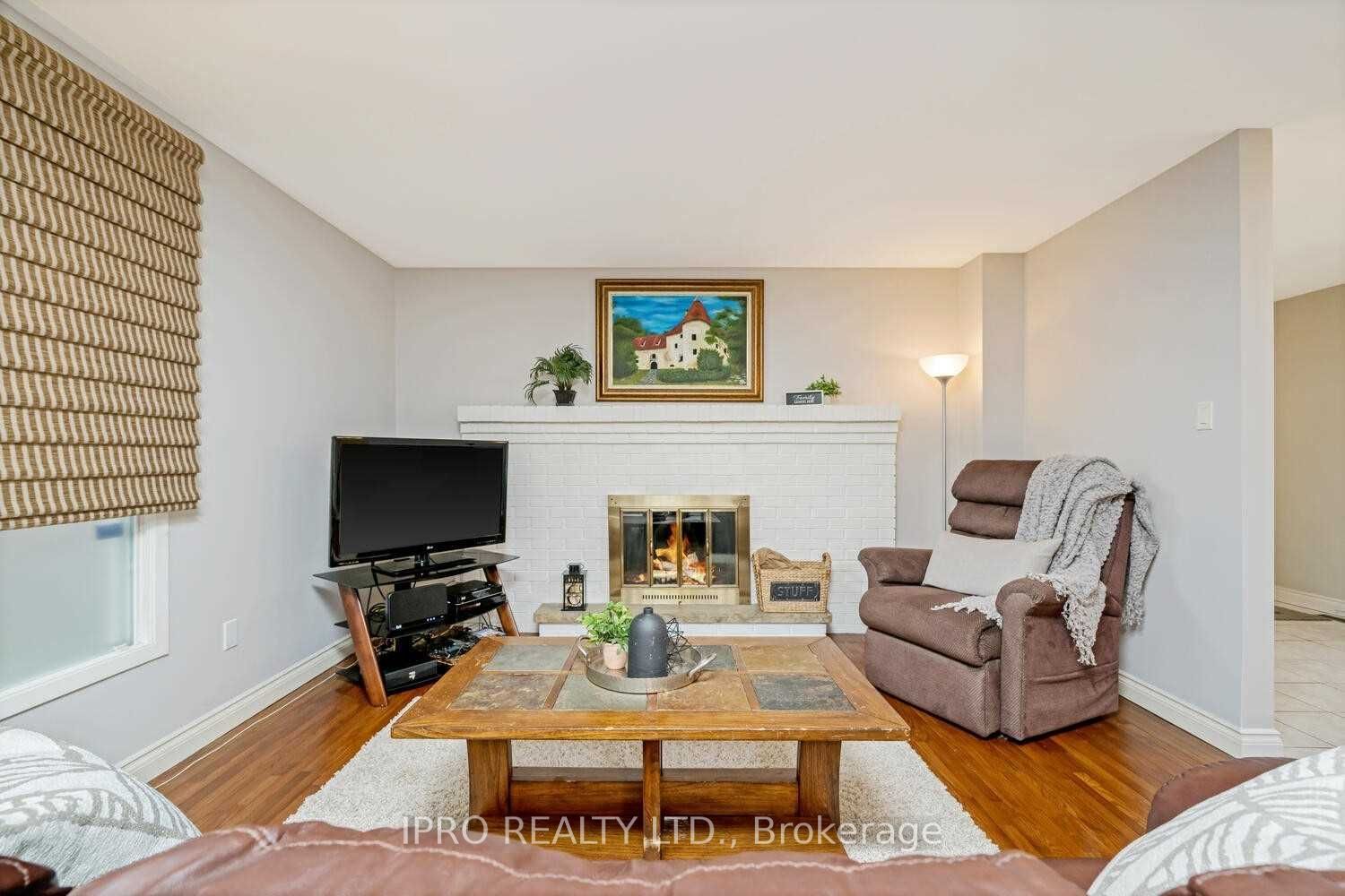 Photo 5 of 551 Roseheath Drive, Milton, Bronte Meadows — HOMEH