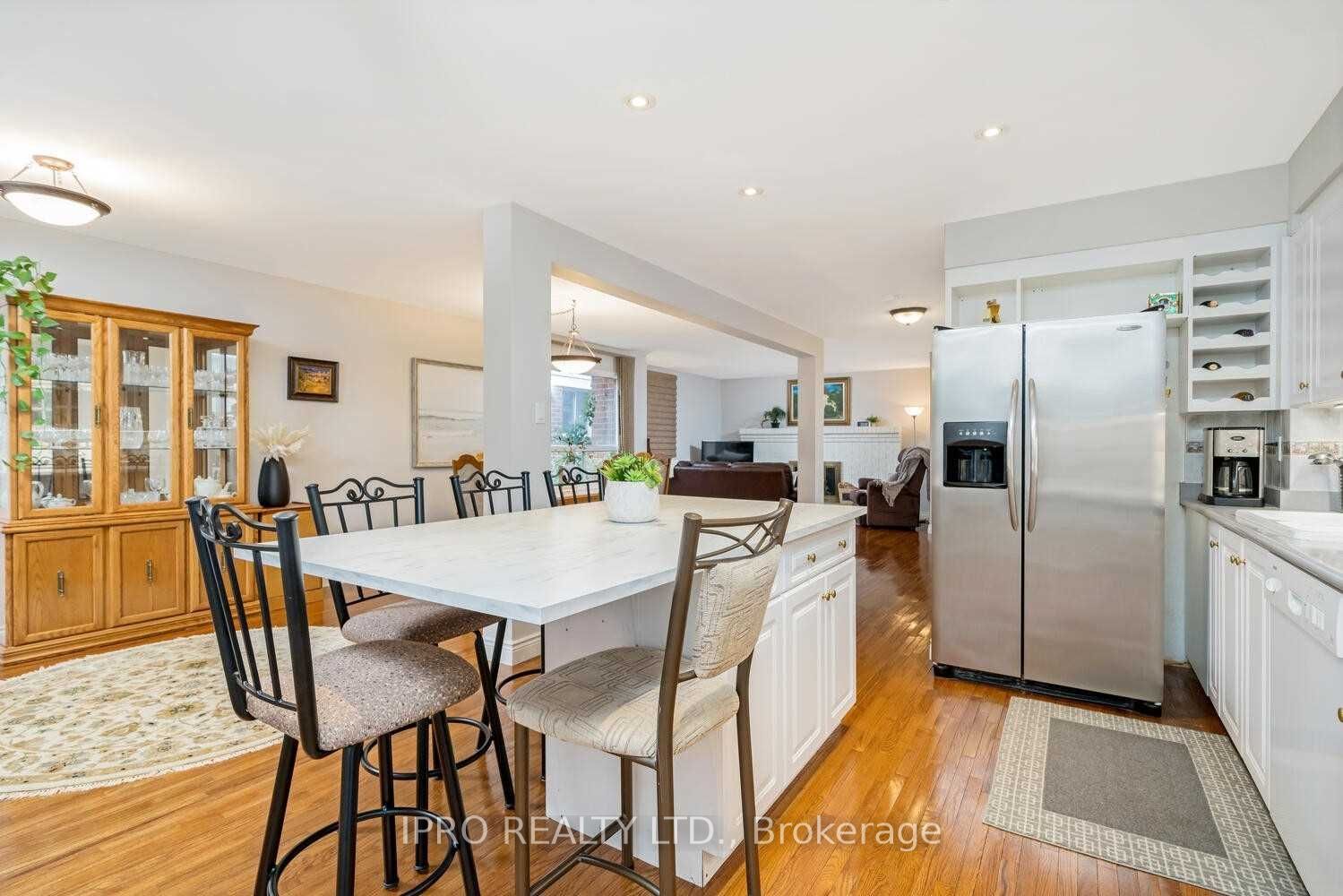 Photo 9 of 551 Roseheath Drive, Milton, Bronte Meadows — HOMEH