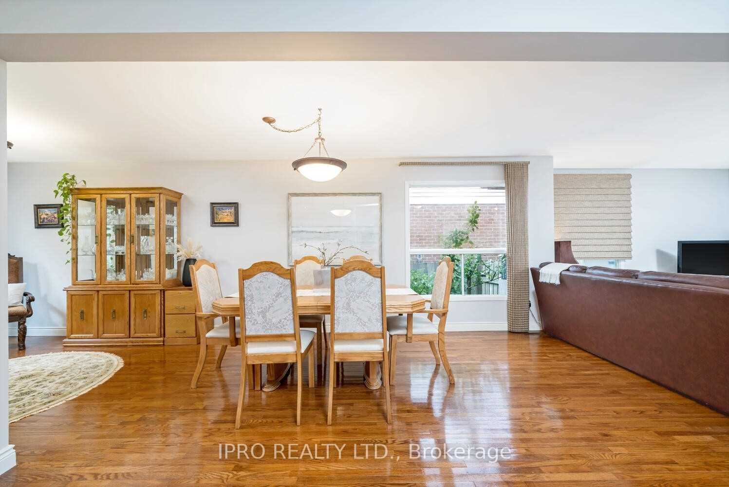 Photo 7 of 551 Roseheath Drive, Milton, Bronte Meadows — HOMEH