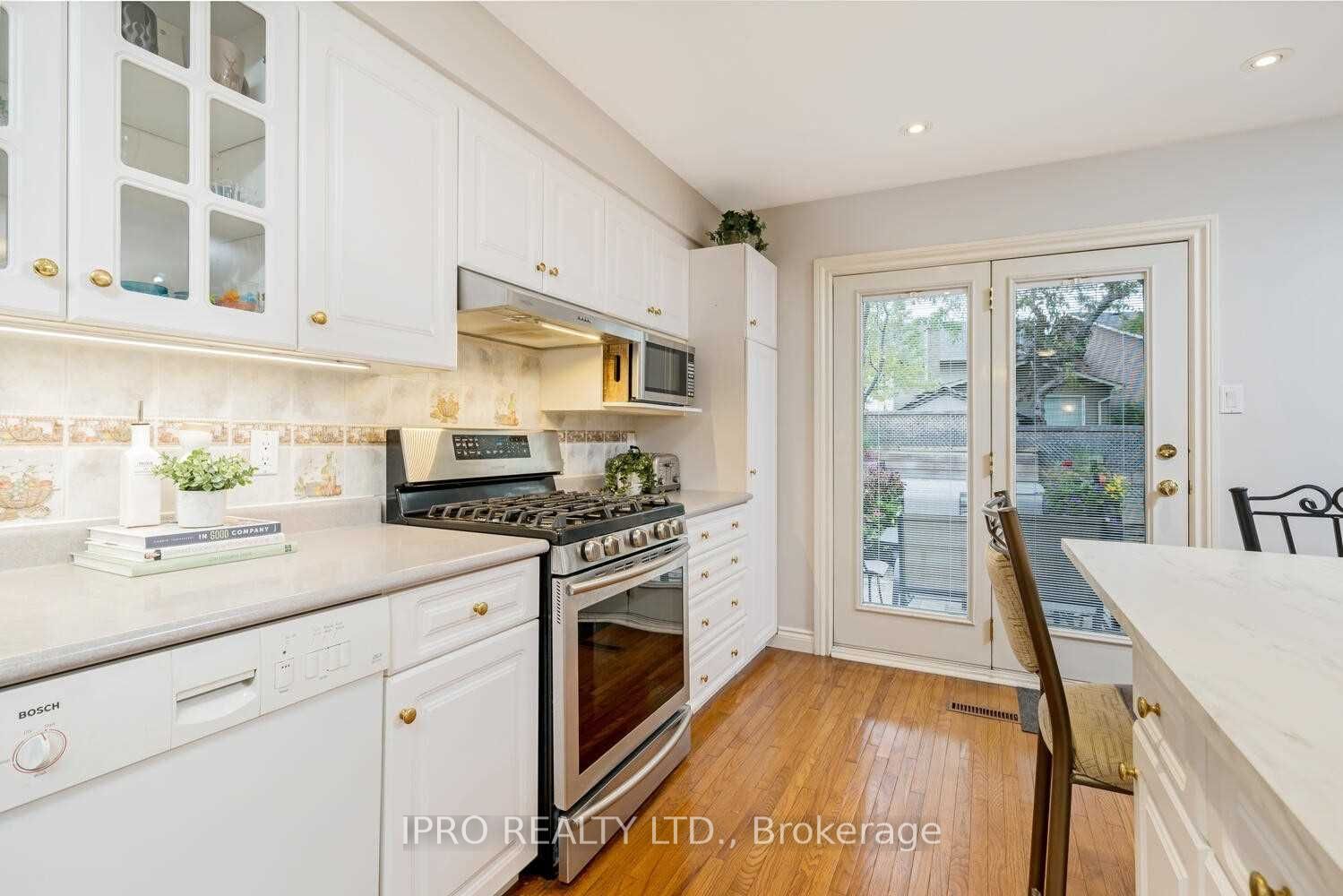 Photo 11 of 551 Roseheath Drive, Milton, Bronte Meadows — HOMEH