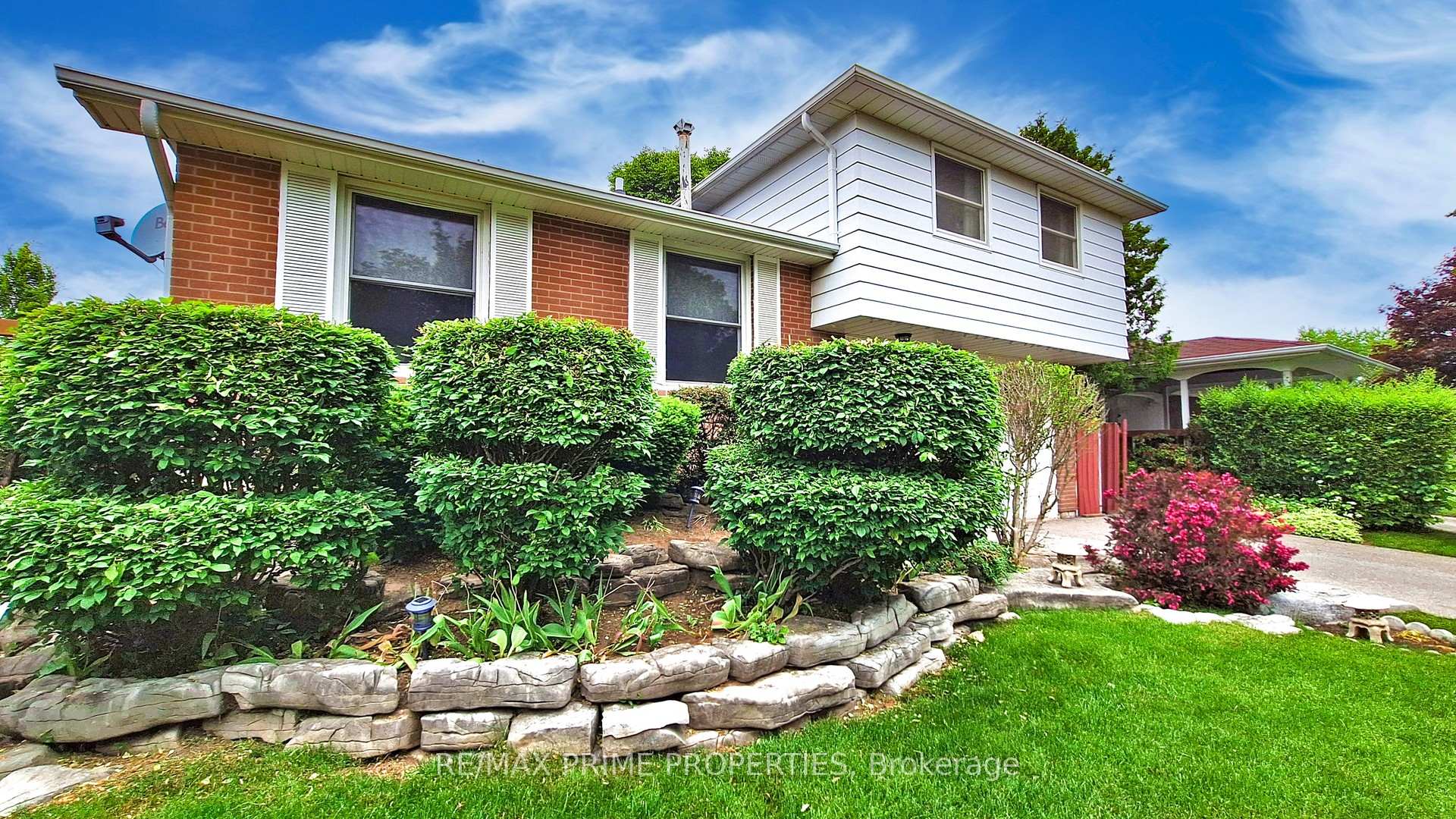 Photo 3 of 64 Highcourt Crescent, Scarborough, Woburn — HOMEH