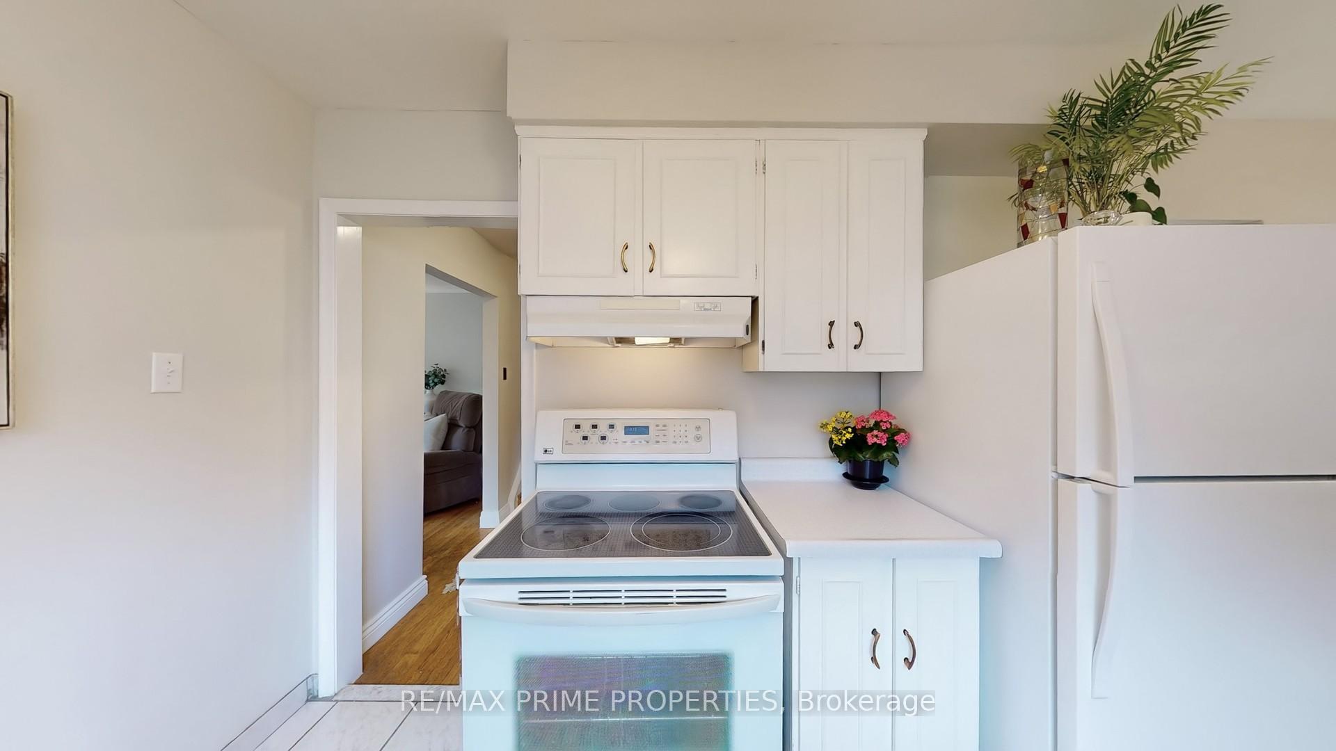 Photo 16 of 64 Highcourt Crescent, Scarborough, Woburn — HOMEH