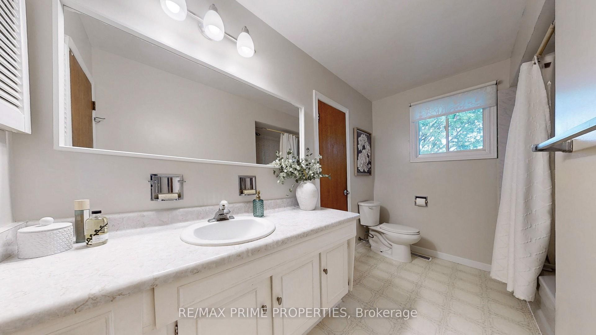 Photo 27 of 64 Highcourt Crescent, Scarborough, Woburn — HOMEH