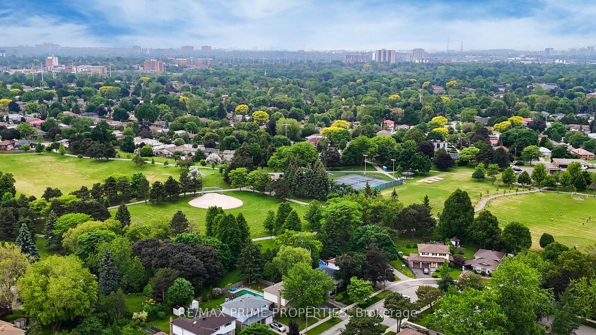 Photo 47 of 64 Highcourt Crescent, Scarborough, Woburn — HOMEH
