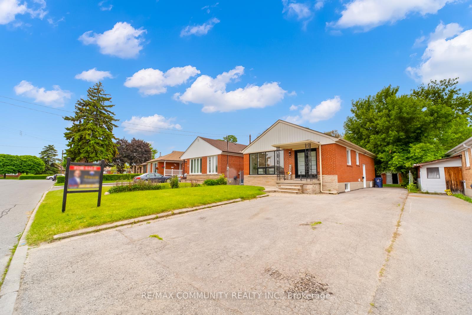 Photo 2 of 22 Miramar Crescent, Scarborough, Bendale — HOMEH