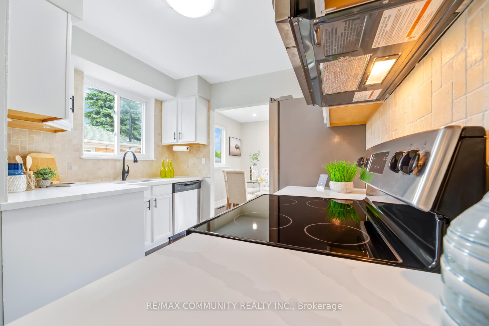 Photo 15 of 22 Miramar Crescent, Scarborough, Bendale — HOMEH