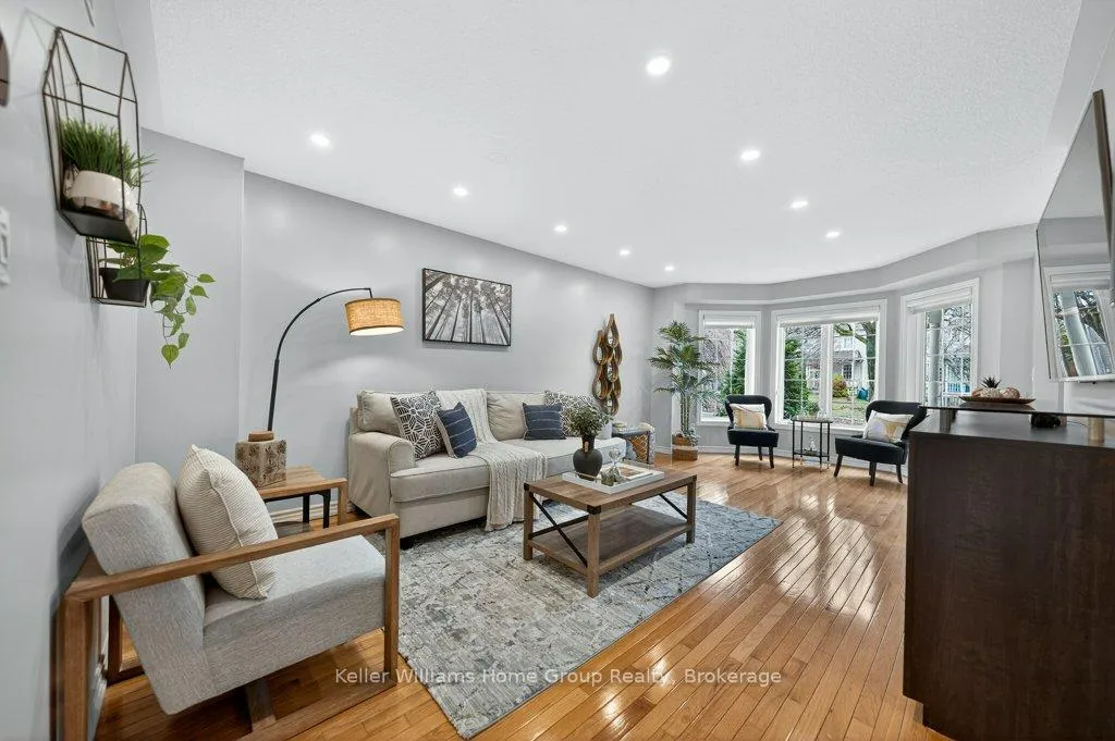 Photo 8 of 623 New Bedford Drive, Waterloo — HOMEH