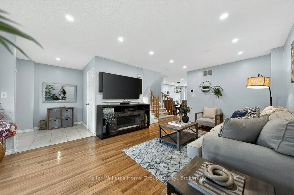 Photo 10 of 623 New Bedford Drive, Waterloo — HOMEH