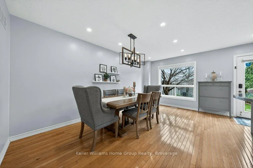 Photo 12 of 623 New Bedford Drive, Waterloo — HOMEH