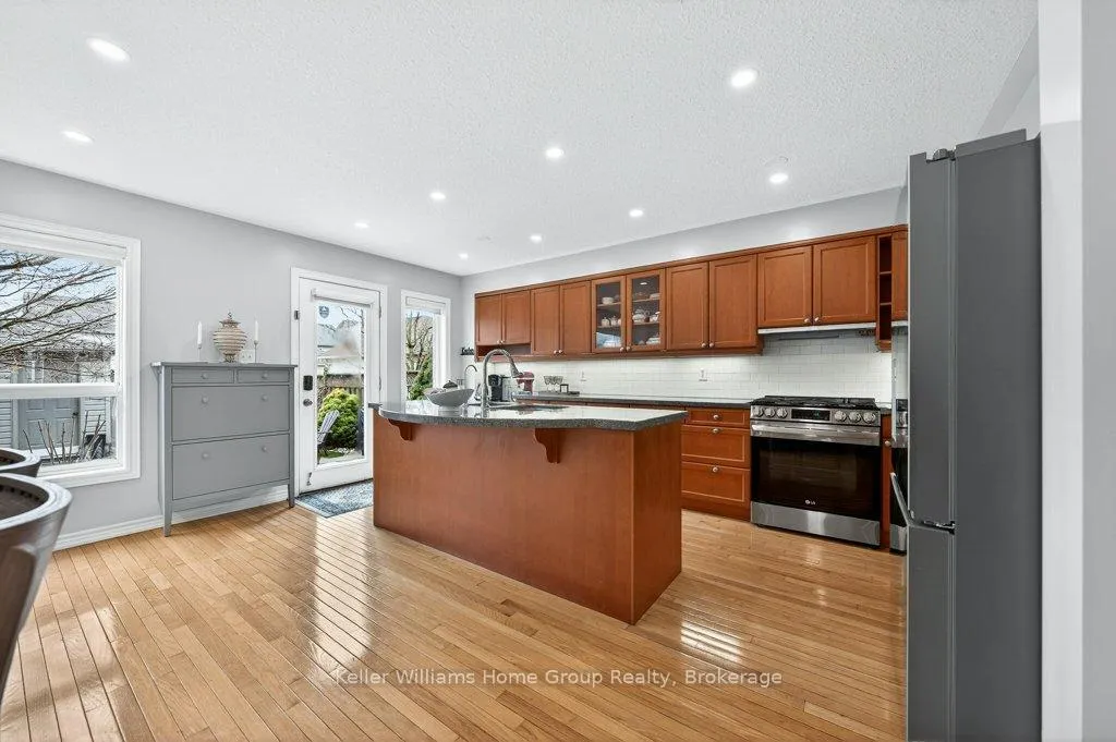 Photo 15 of 623 New Bedford Drive, Waterloo — HOMEH