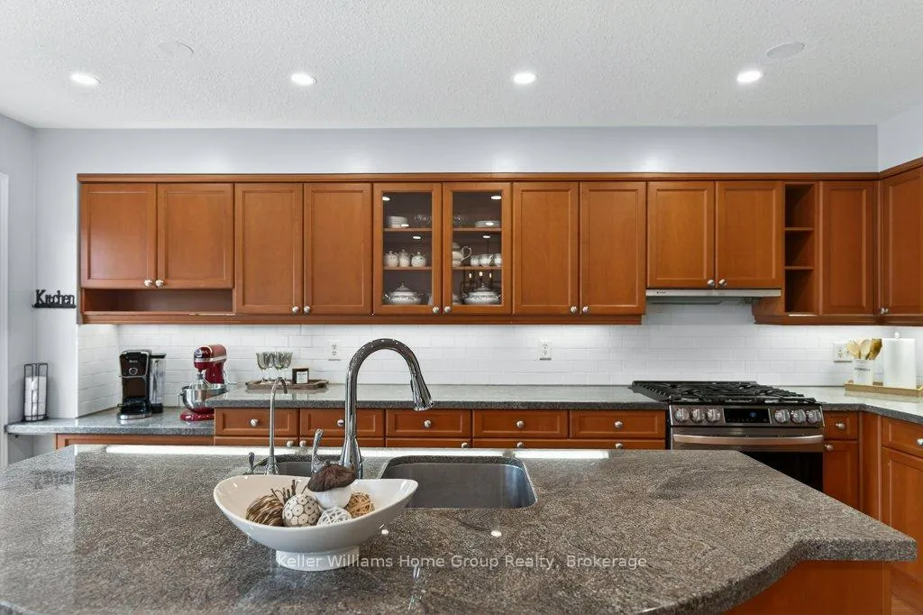 Photo 17 of 623 New Bedford Drive, Waterloo — HOMEH