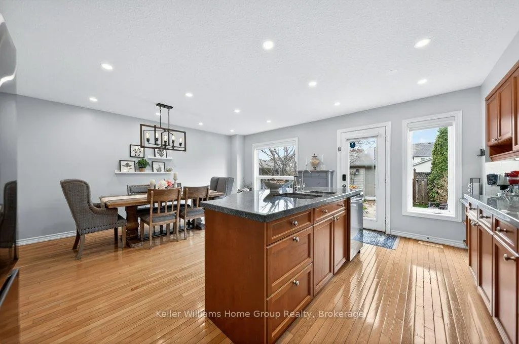 Photo 21 of 623 New Bedford Drive, Waterloo — HOMEH