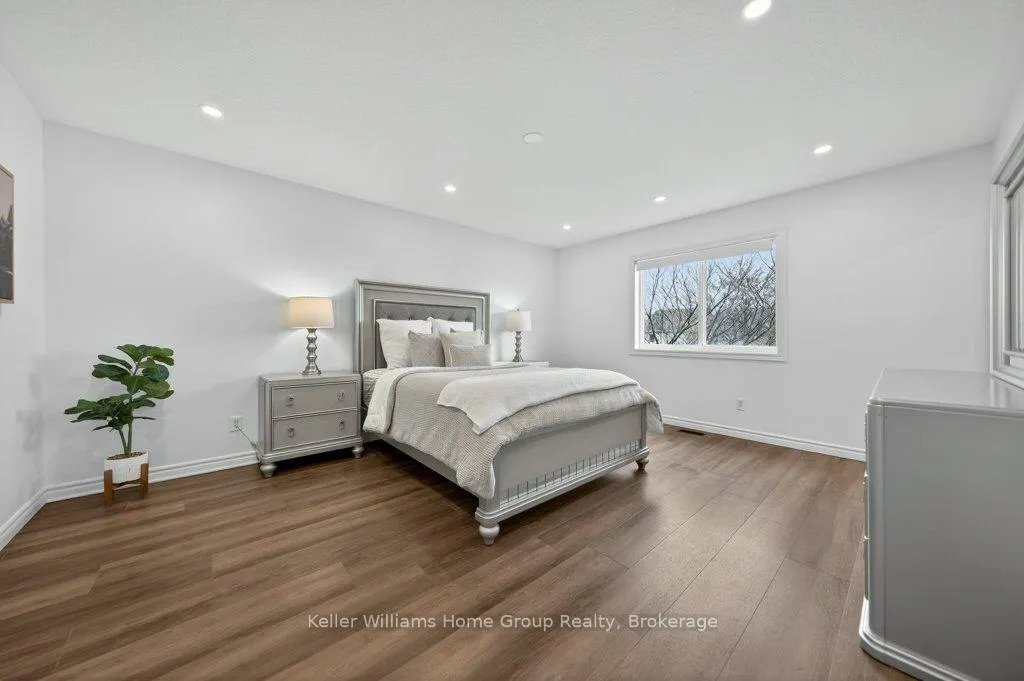 Photo 25 of 623 New Bedford Drive, Waterloo — HOMEH