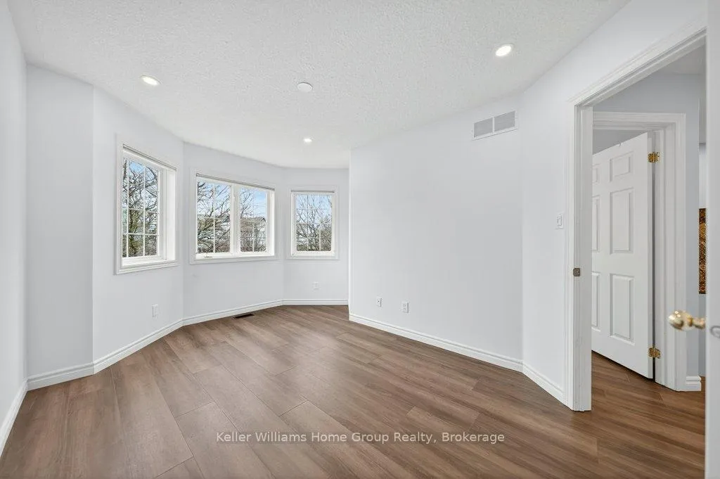 Photo 33 of 623 New Bedford Drive, Waterloo — HOMEH