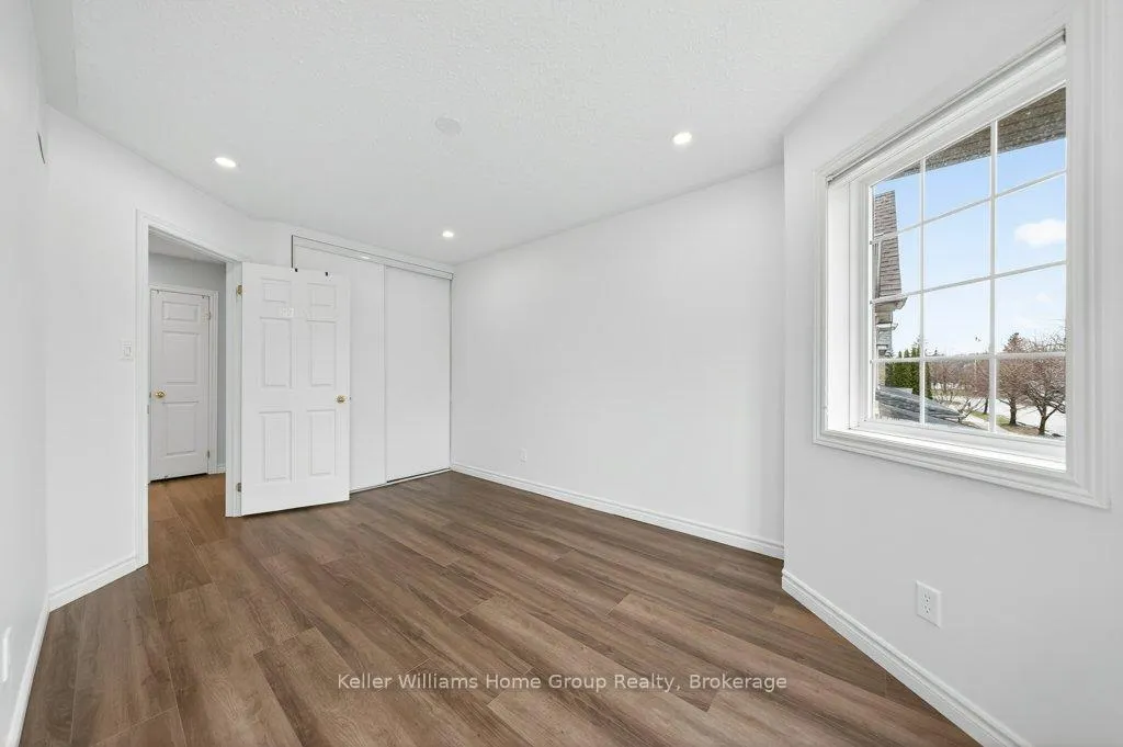 Photo 34 of 623 New Bedford Drive, Waterloo — HOMEH
