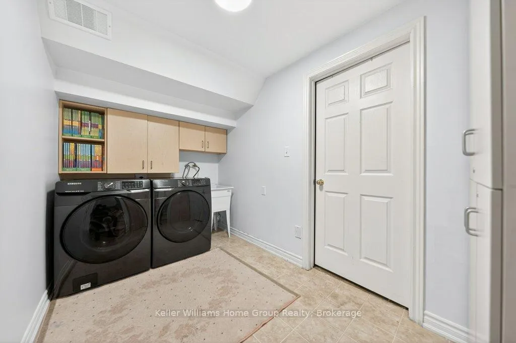 Photo 39 of 623 New Bedford Drive, Waterloo — HOMEH