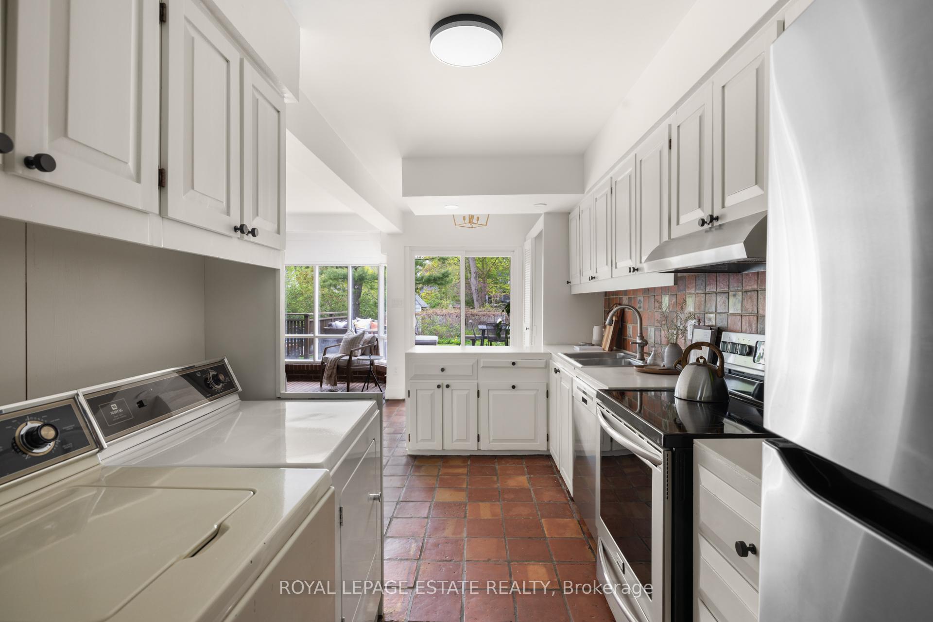 Photo 8 of 56 Harding Boulevard, Scarborough, Birchcliffe-Cliffside — HOMEH