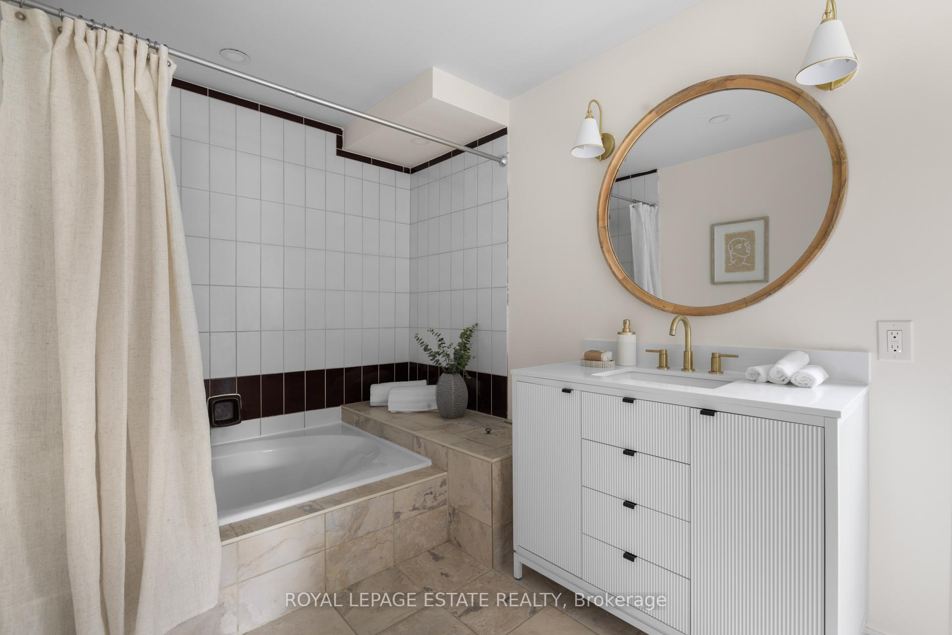 Photo 18 of 56 Harding Boulevard, Scarborough, Birchcliffe-Cliffside — HOMEH