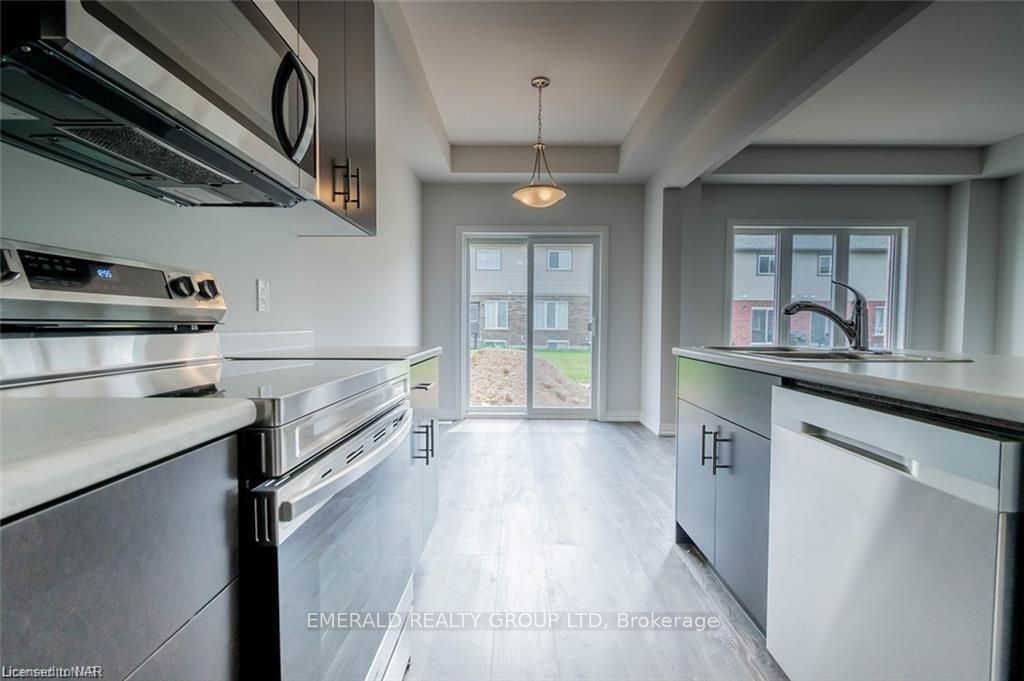 Photo 4 of 92 Bur Oak Drive, Thorold, Confederation Heights — HOMEH