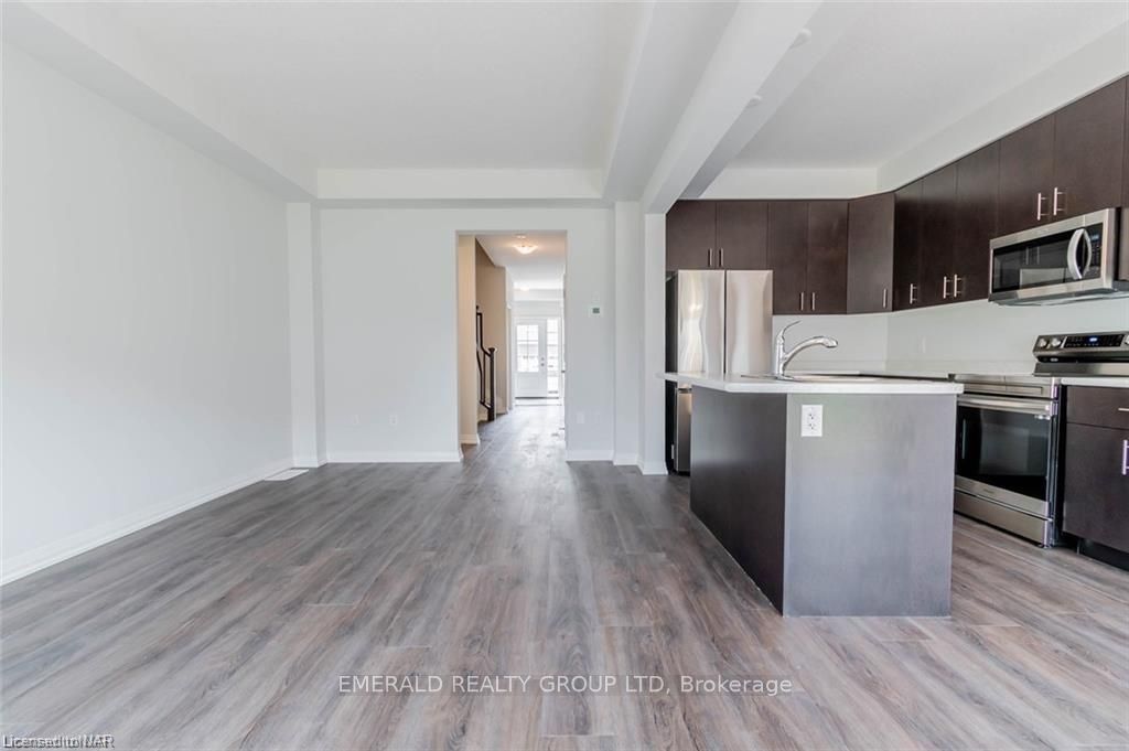 Photo 5 of 92 Bur Oak Drive, Thorold, Confederation Heights — HOMEH
