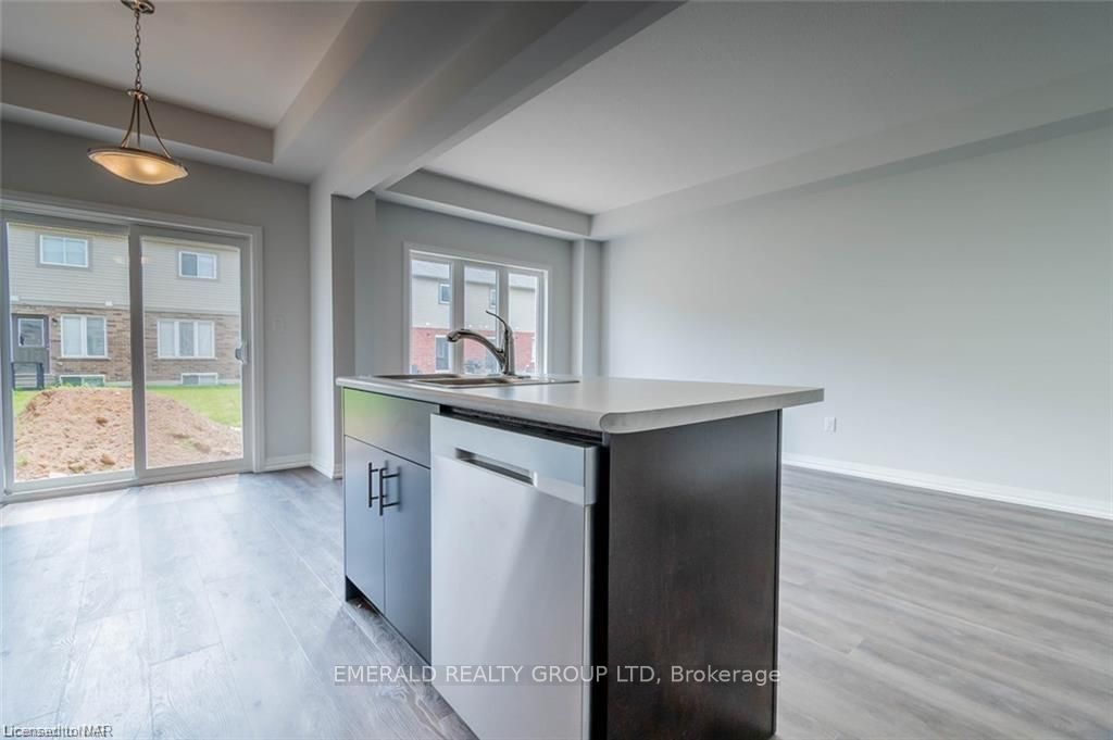 Photo 6 of 92 Bur Oak Drive, Thorold, Confederation Heights — HOMEH
