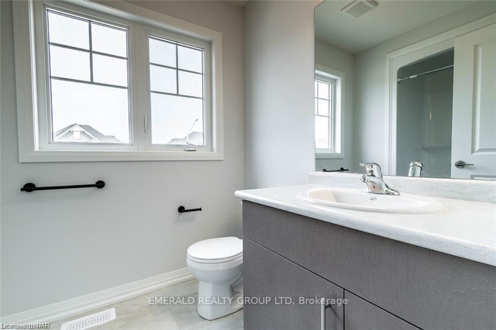 Photo 14 of 92 Bur Oak Drive, Thorold, Confederation Heights — HOMEH