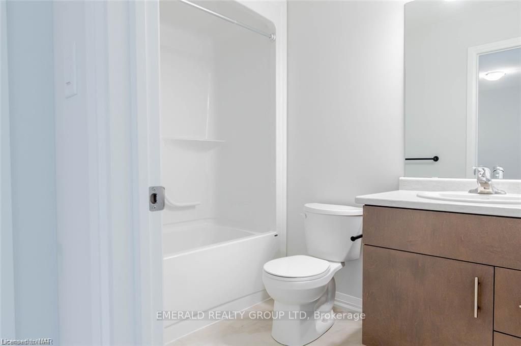 Photo 17 of 92 Bur Oak Drive, Thorold, Confederation Heights — HOMEH