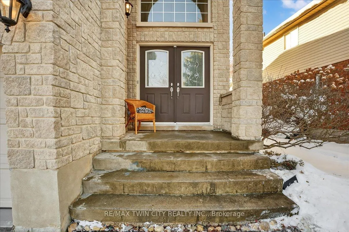 Photo 4 of 559 Chesapeake Drive, Waterloo — HOMEH