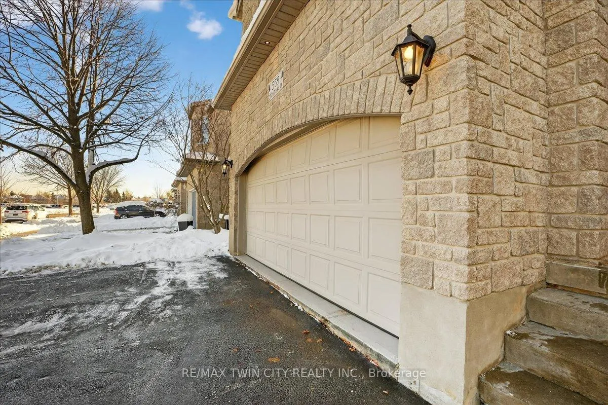 Photo 5 of 559 Chesapeake Drive, Waterloo — HOMEH