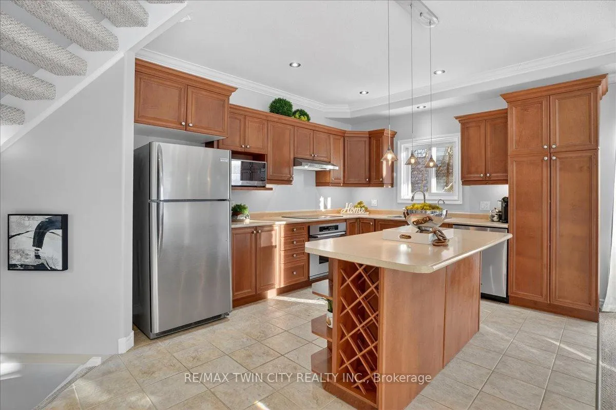 Photo 16 of 559 Chesapeake Drive, Waterloo — HOMEH