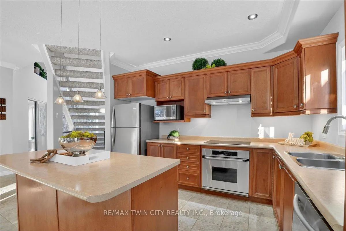 Photo 18 of 559 Chesapeake Drive, Waterloo — HOMEH