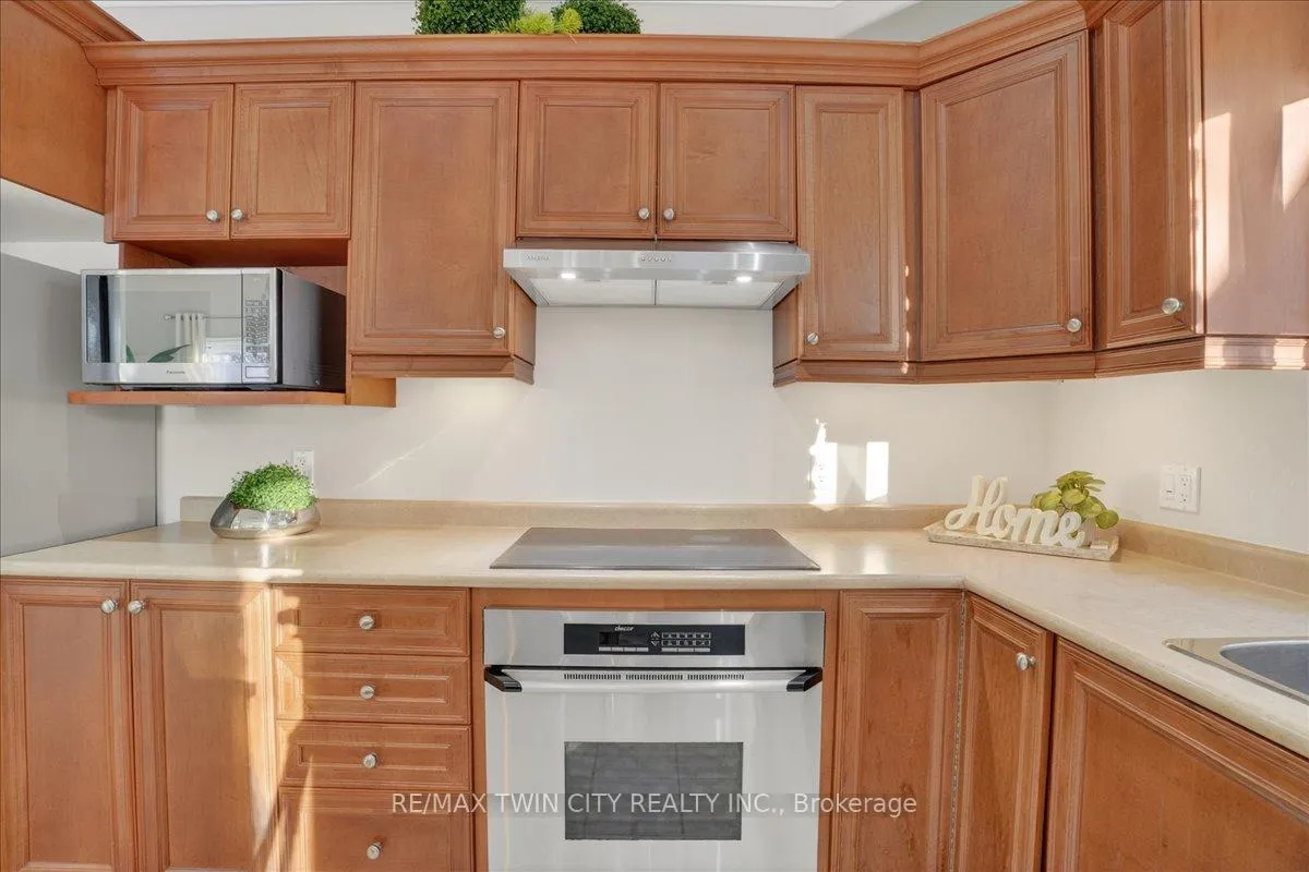 Photo 19 of 559 Chesapeake Drive, Waterloo — HOMEH