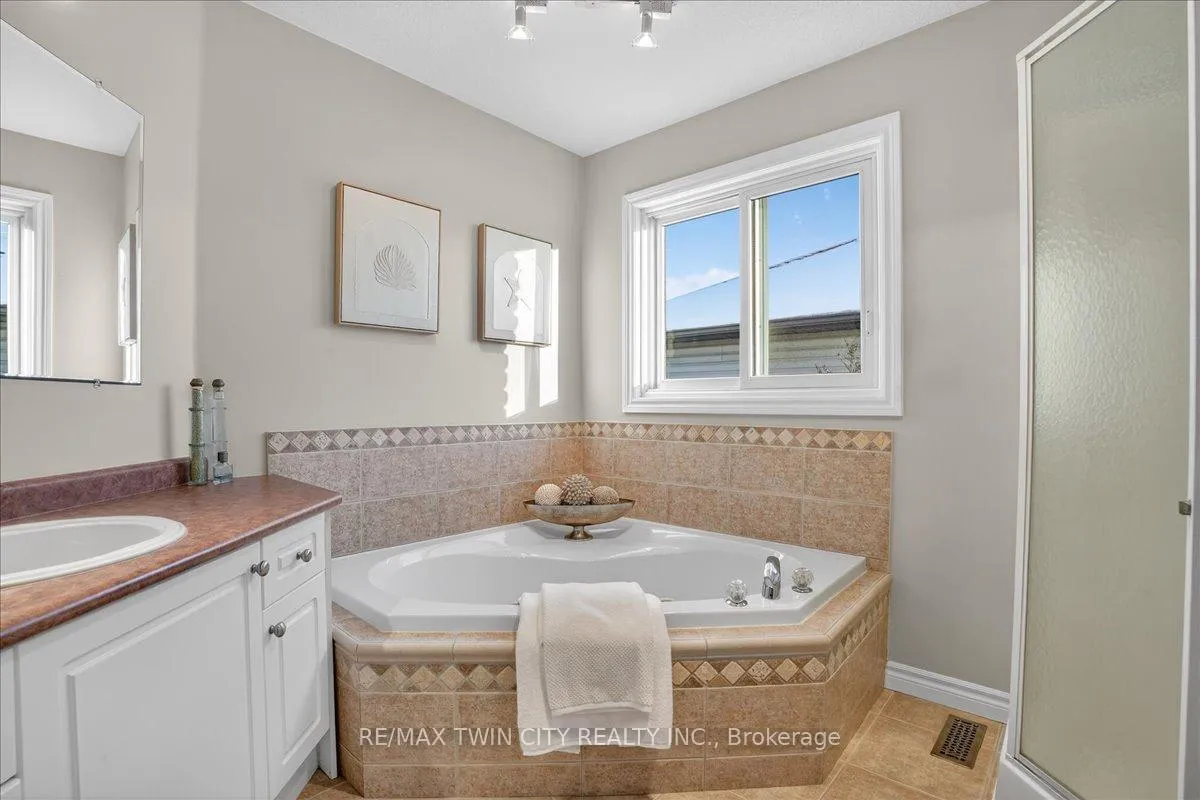 Photo 41 of 559 Chesapeake Drive, Waterloo — HOMEH