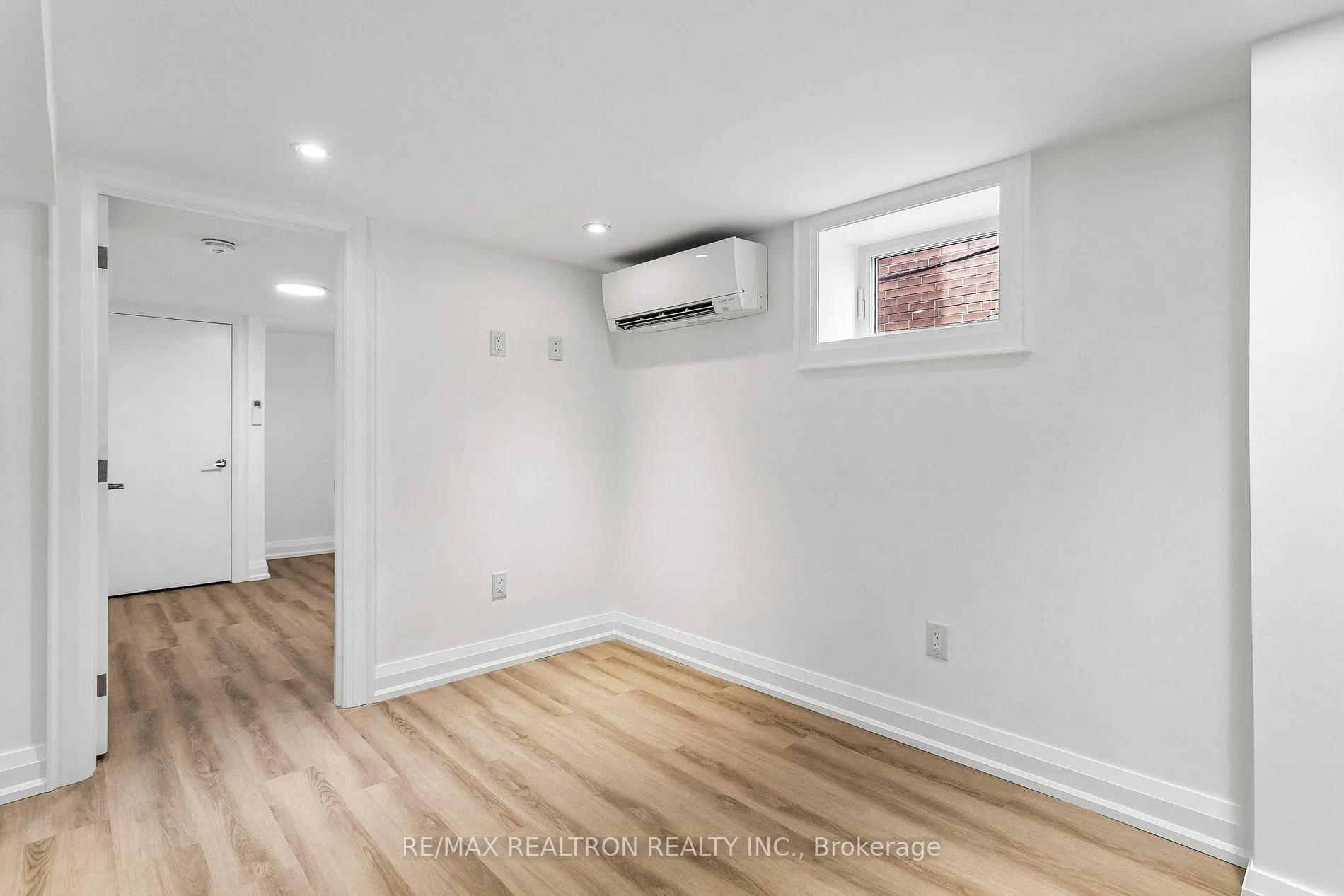 Photo 4 of Unit LOWER, 73 Lanark Avenue, Toronto, Oakwood Village — HOMEH