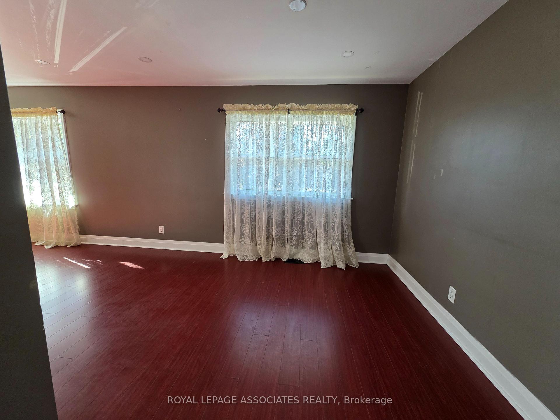 Photo 13 of 33 Kilbride Road, Scarborough, Bendale — HOMEH