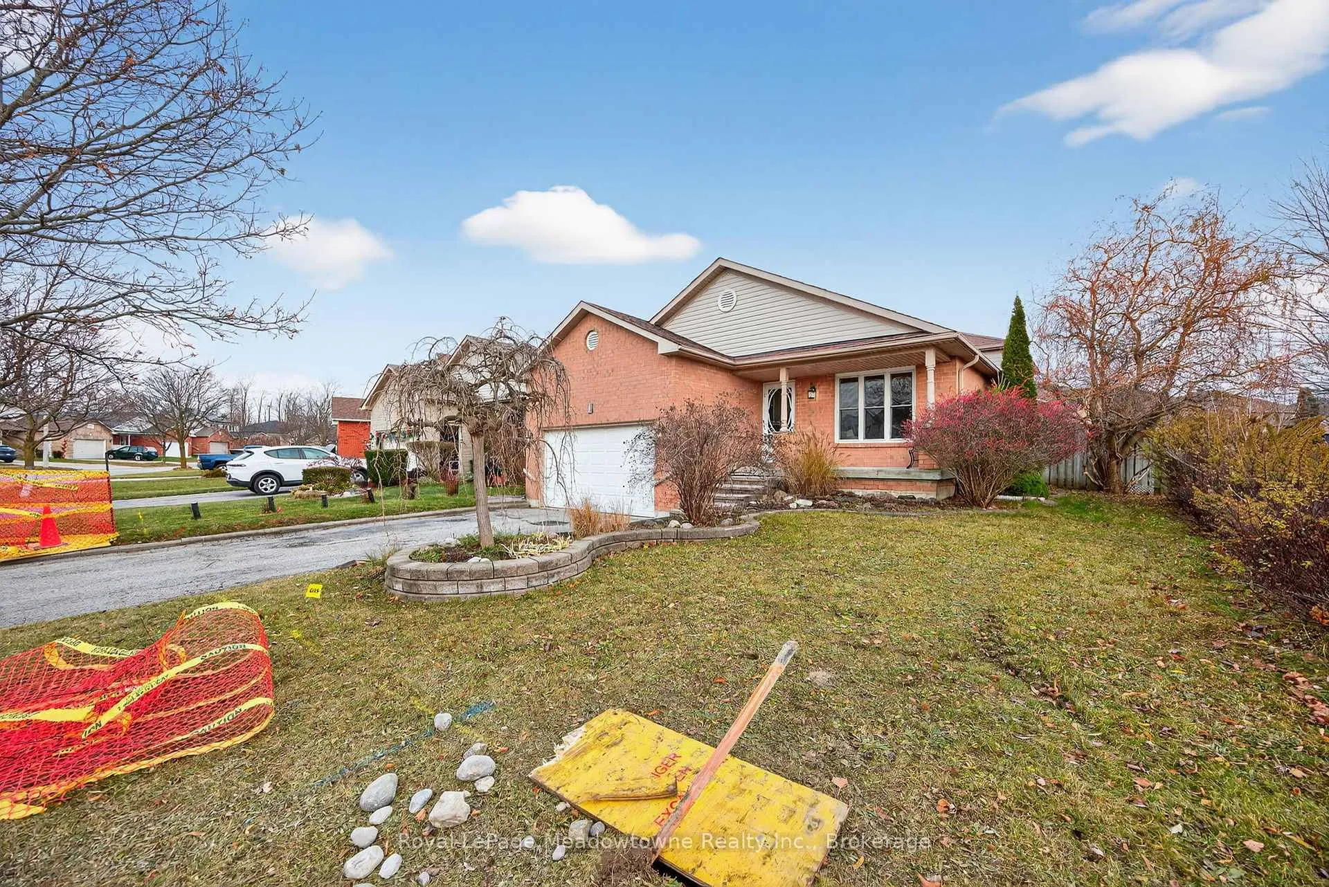 Photo 4 of 1 Draper Crescent, Barrie, Painswick North — HOMEH