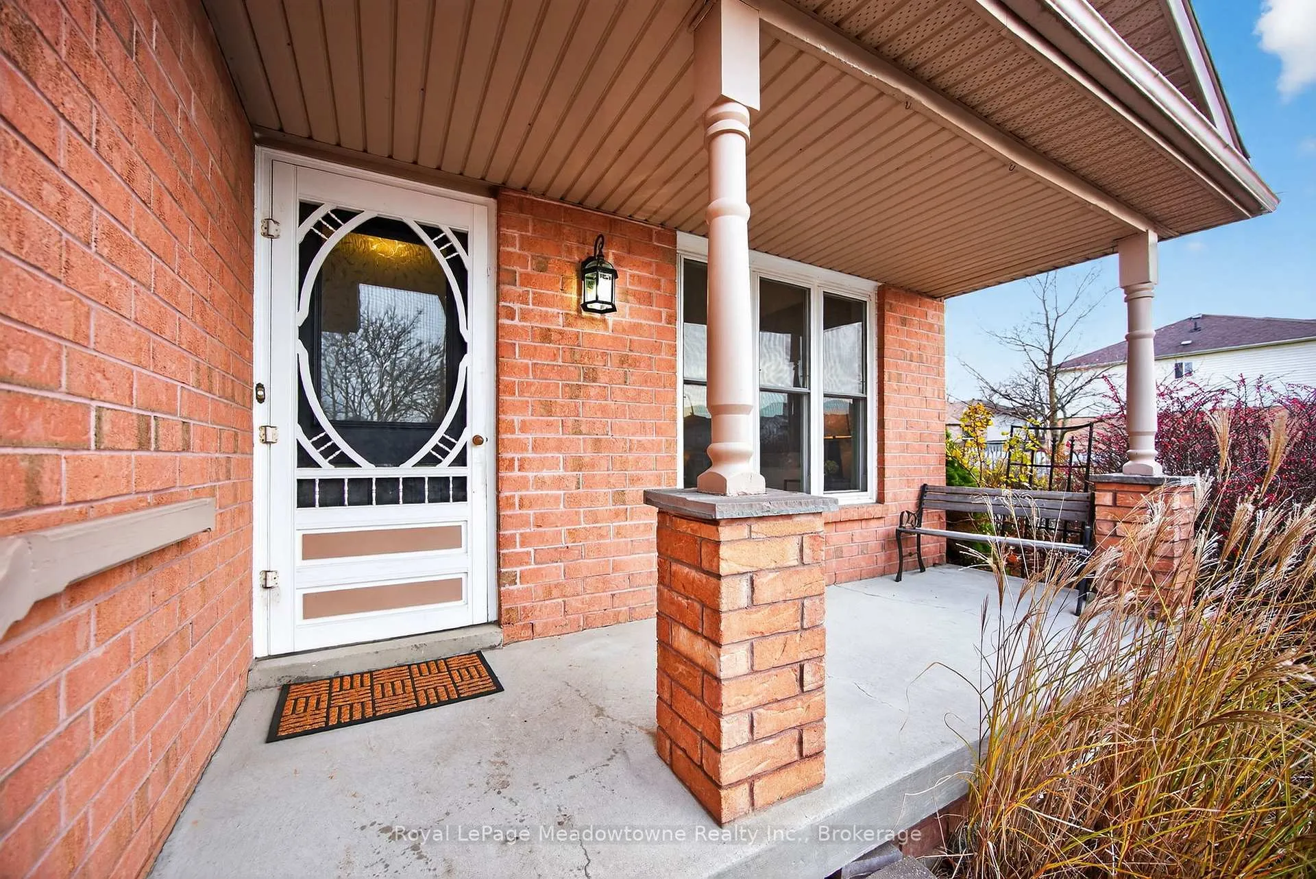 Photo 7 of 1 Draper Crescent, Barrie, Painswick North — HOMEH