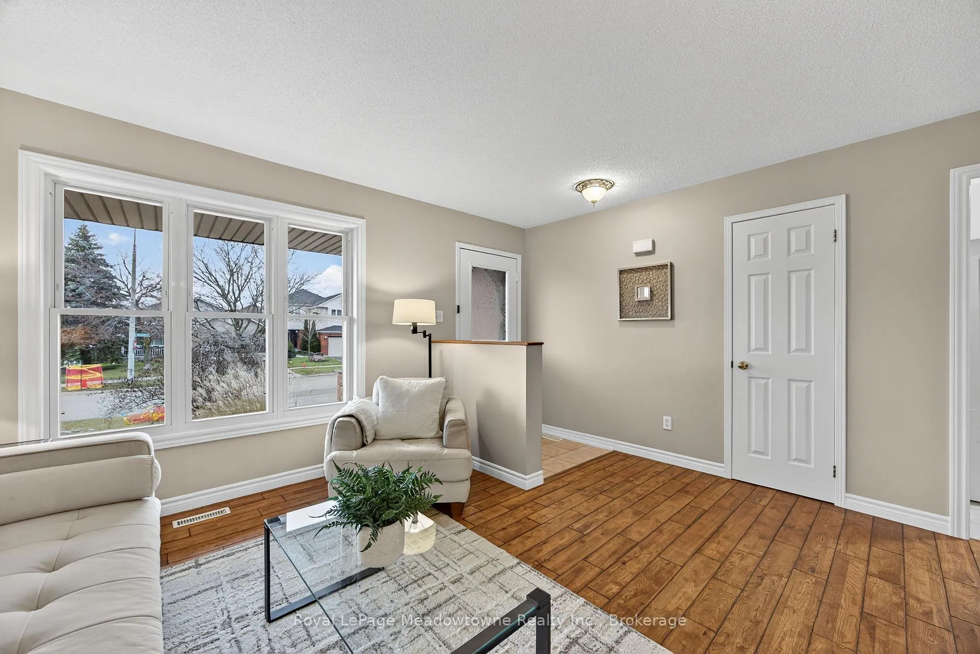 Photo 12 of 1 Draper Crescent, Barrie, Painswick North — HOMEH
