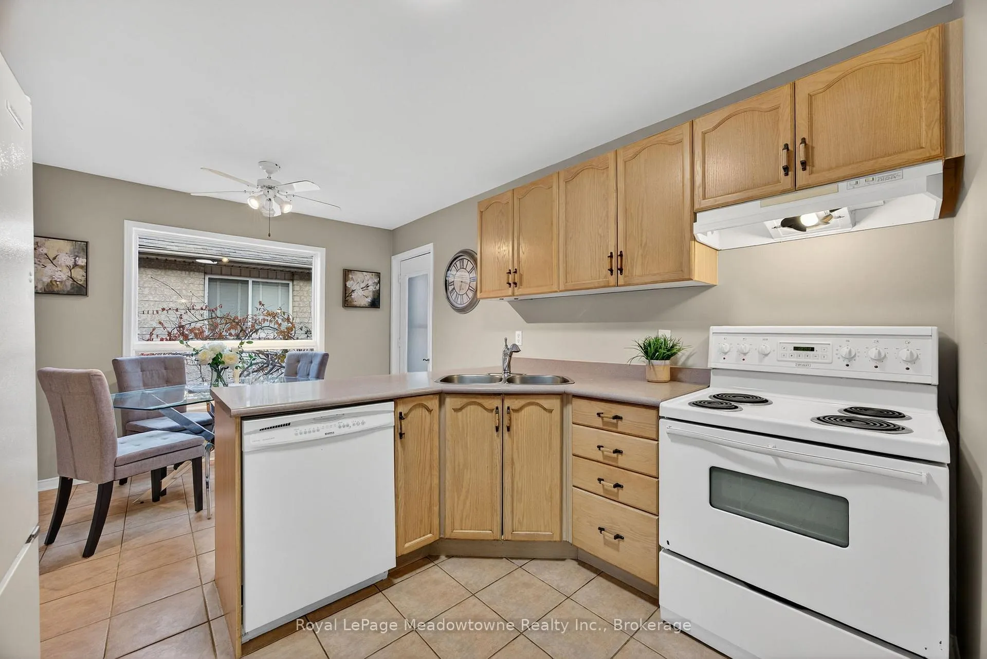 Photo 19 of 1 Draper Crescent, Barrie, Painswick North — HOMEH