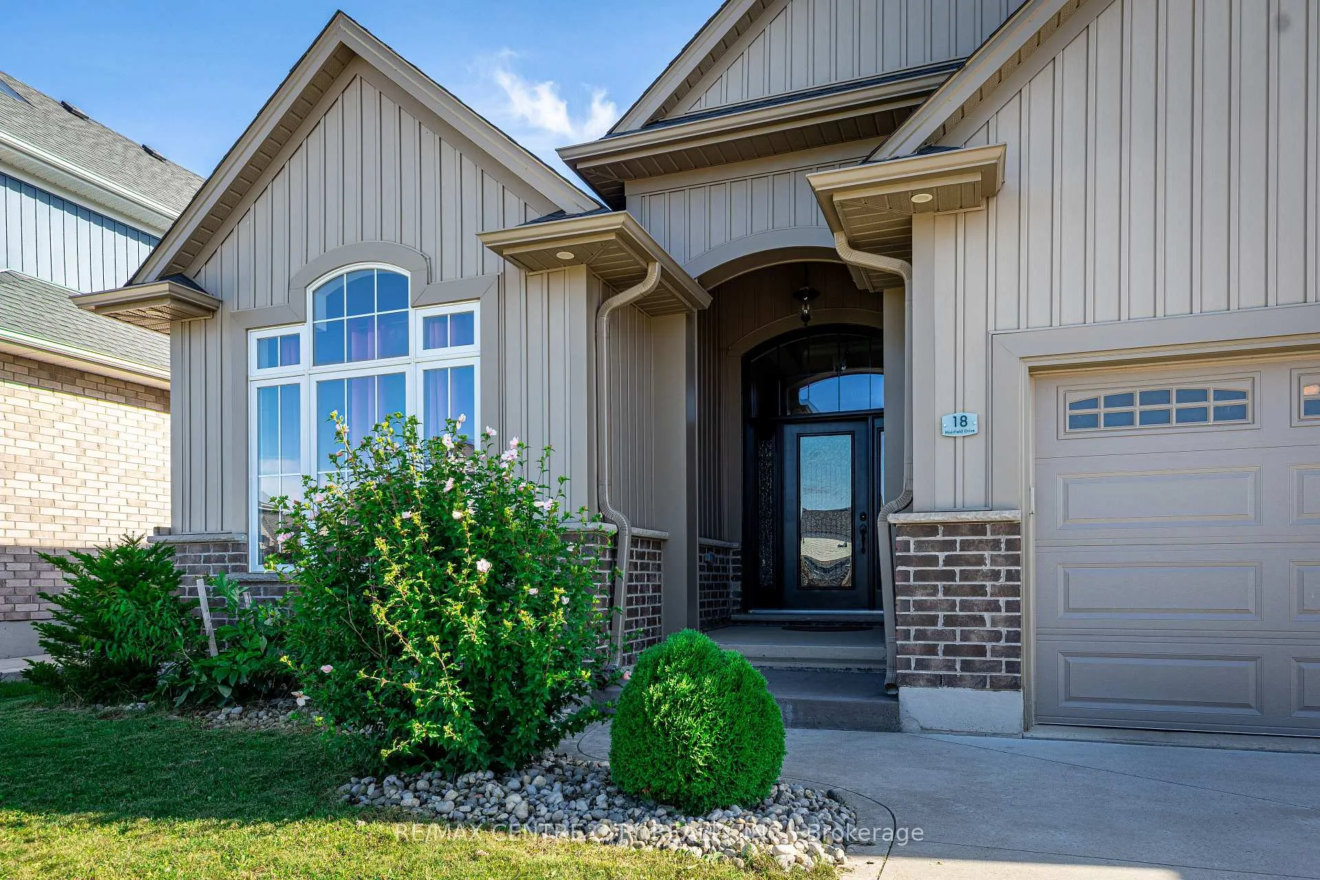 Photo 3 of 18 Muirfield Drive, St. Thomas — HOMEH