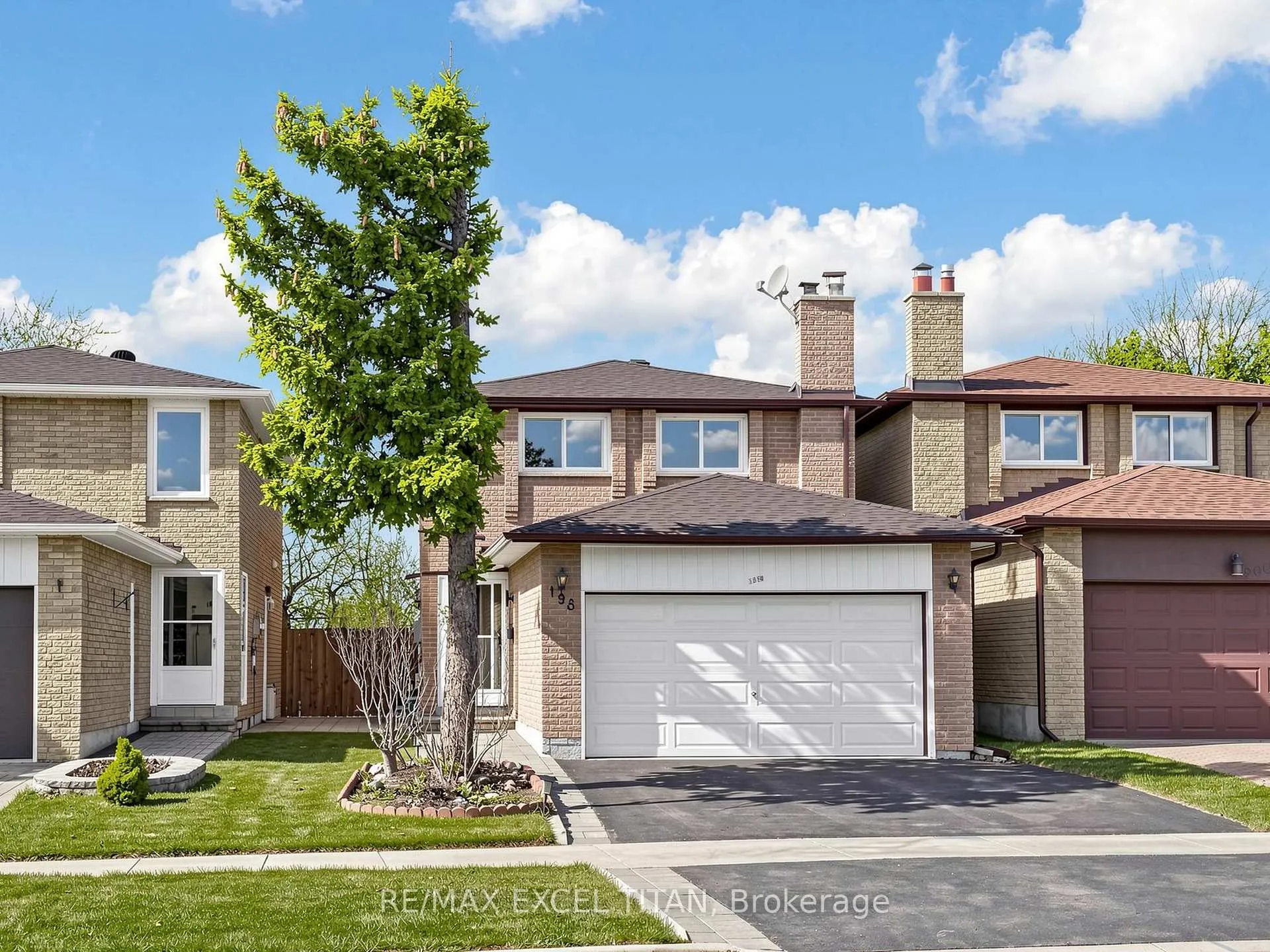 Photo 1 of 198 Risebrough Circuit, Markham, Milliken Mills West — HOMEH