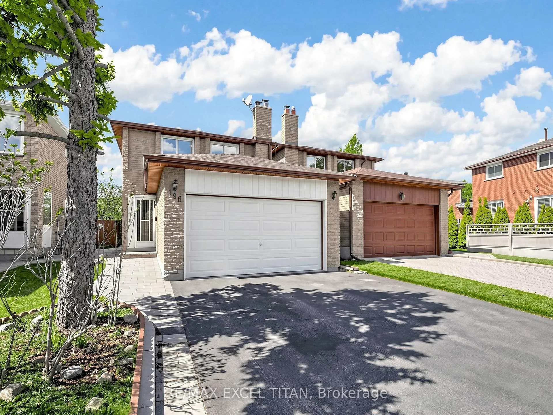Photo 2 of 198 Risebrough Circuit, Markham, Milliken Mills West — HOMEH