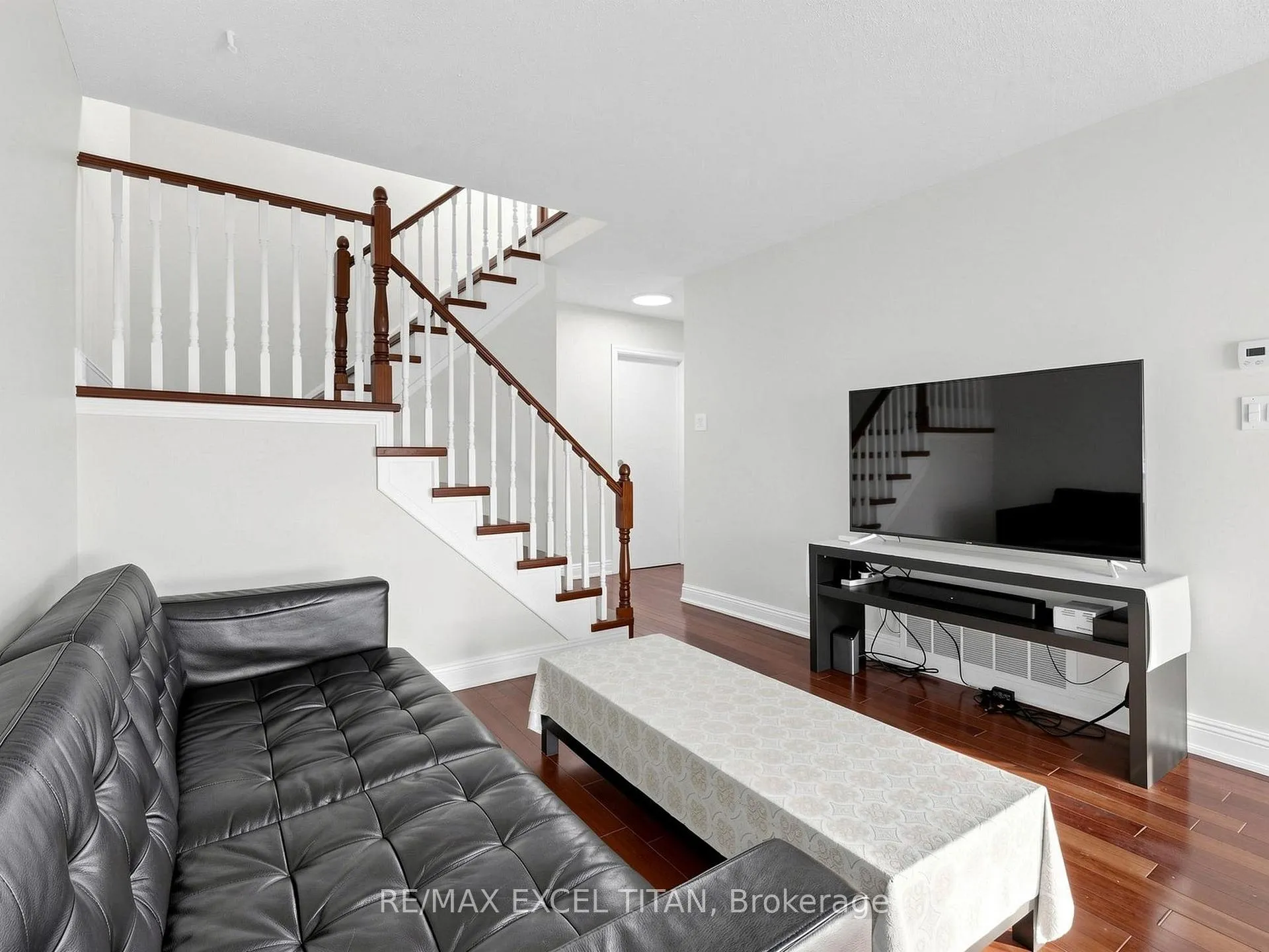 Photo 5 of 198 Risebrough Circuit, Markham, Milliken Mills West — HOMEH