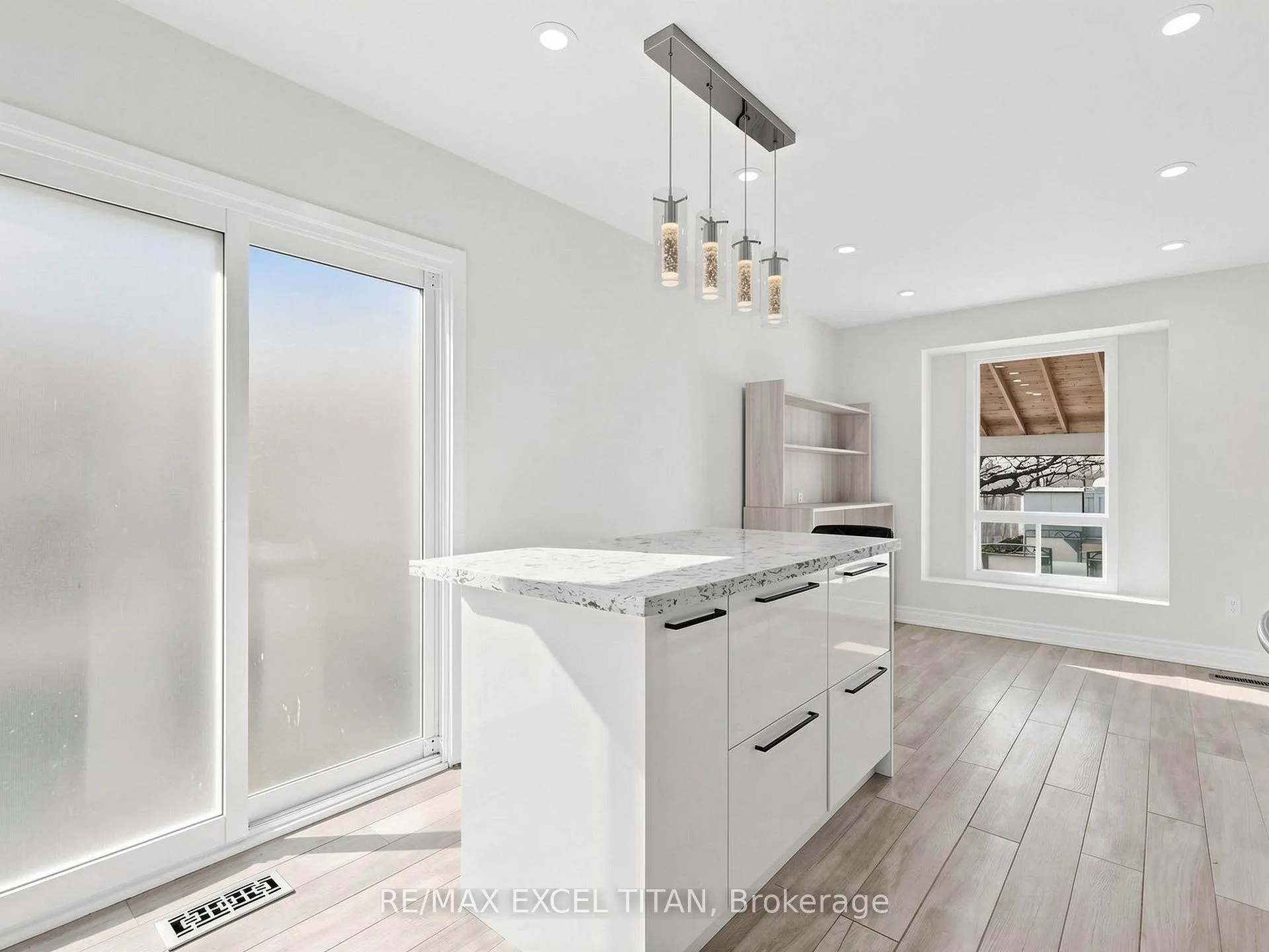 Photo 11 of 198 Risebrough Circuit, Markham, Milliken Mills West — HOMEH