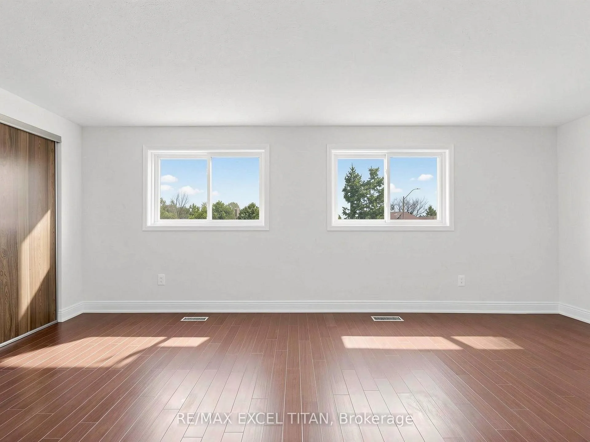 Photo 17 of 198 Risebrough Circuit, Markham, Milliken Mills West — HOMEH