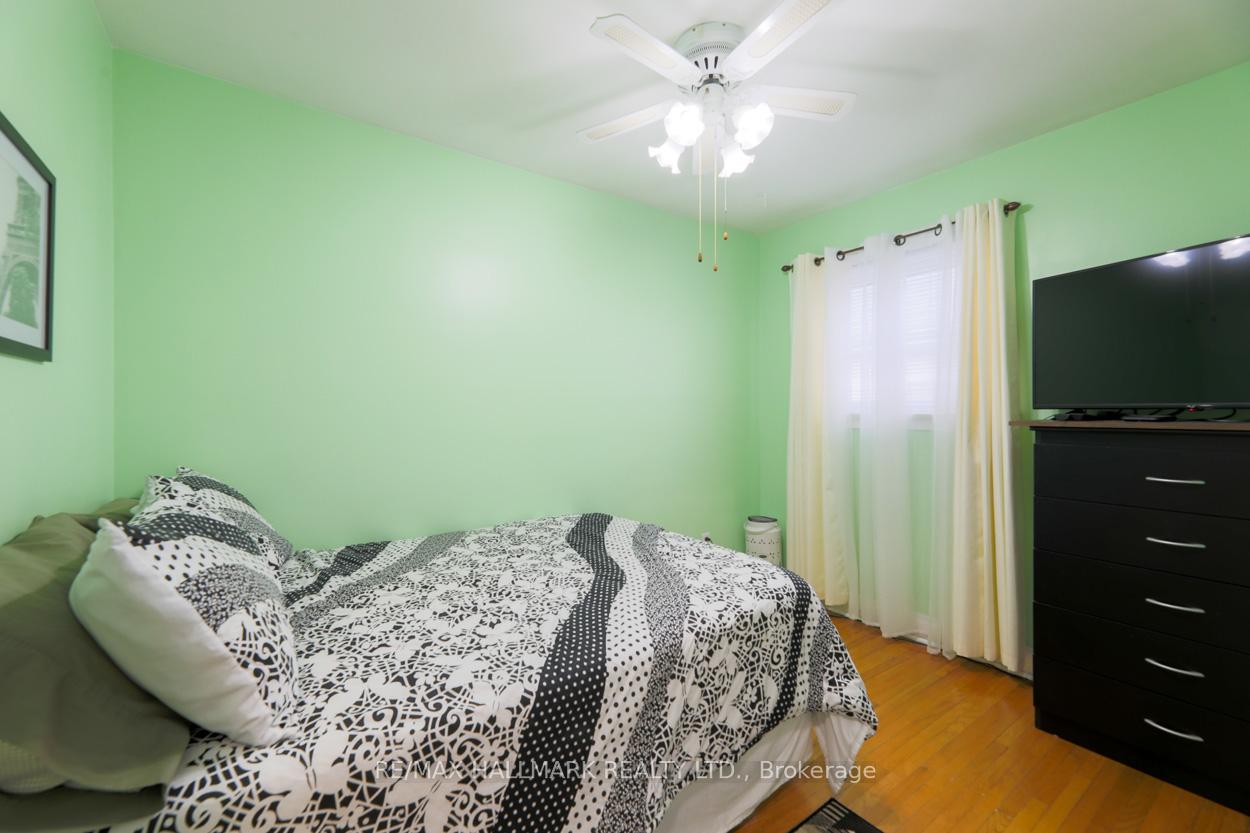 Photo 10 of 8 Vanbrugh Avenue, Scarborough, Birchcliffe-Cliffside — HOMEH