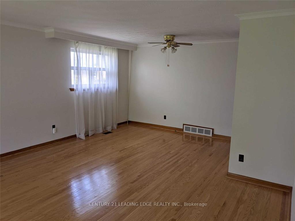 Photo 2 of Unit Upper, 147 Pandora Circle, Scarborough, Woburn — HOMEH
