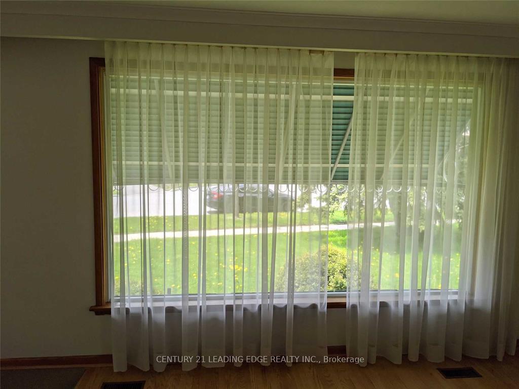 Photo 3 of Unit Upper, 147 Pandora Circle, Scarborough, Woburn — HOMEH