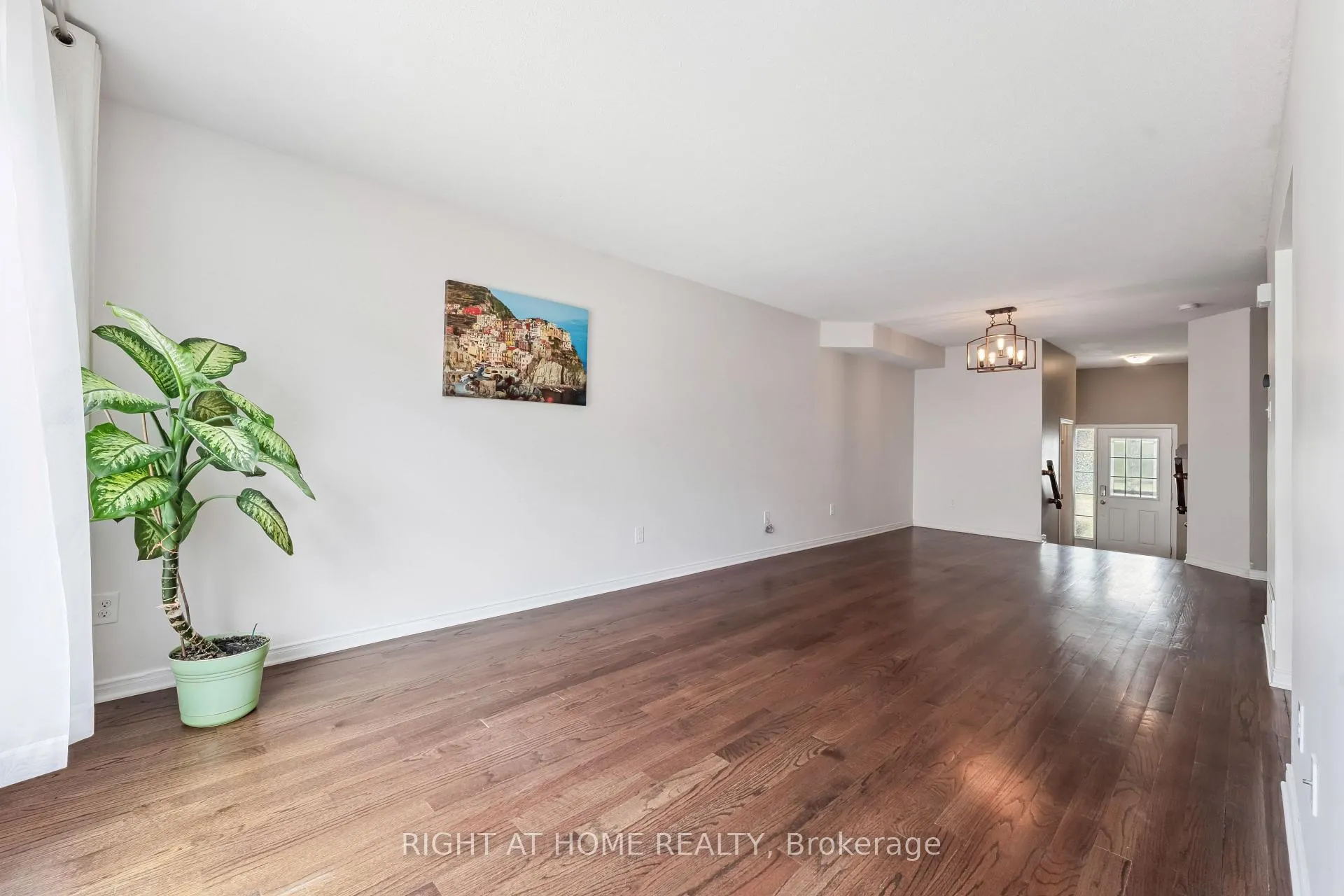 Photo 5 of 142 Lokoya Street, Ottawa, Kanata - Emerald Meadows/Trailwest — HOMEH