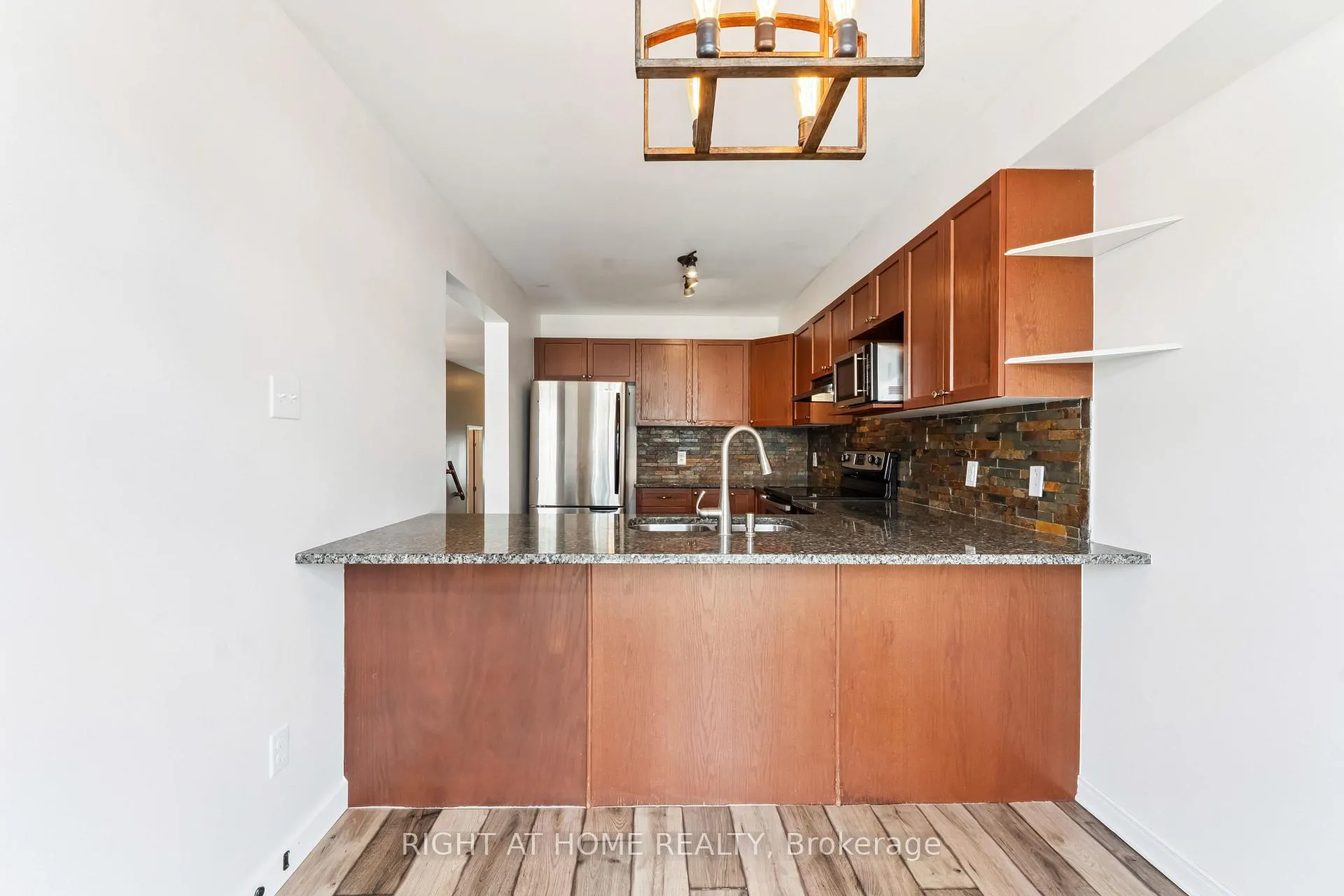 Photo 10 of 142 Lokoya Street, Ottawa, Kanata - Emerald Meadows/Trailwest — HOMEH